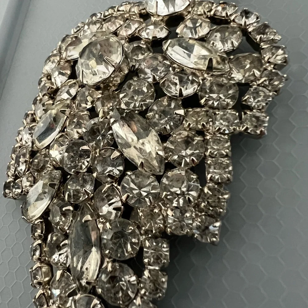 Large Vintage 1950's Leaf Rhinestone Brooch Pin - Picture 3 of 7